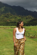 Load image into Gallery viewer, Puakenikeni Blast Women&#39;s Pants
