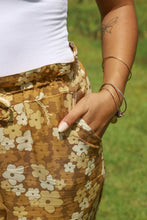Load image into Gallery viewer, Puakenikeni Blast Women&#39;s Pants

